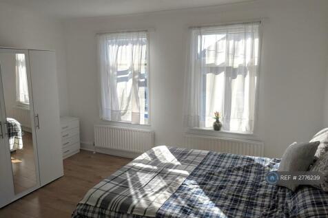 Upstairs Master With En-Suite Room 1