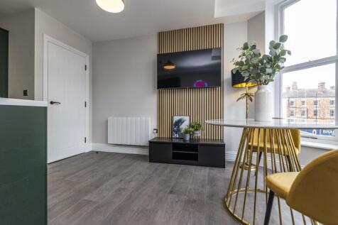 Luxury Apartment // 2 Bed // Powell House // August 2027 photo 4