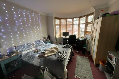 6-bed semi-detached on Harrington Drive, Nottingham, Nottinghamshire, NG7, £3,120/mo