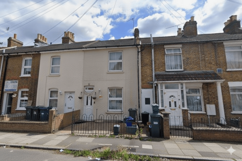 2 bed terraced house for sale Orchard Road, Houns