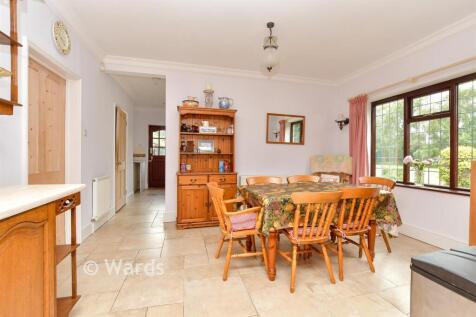 Kitchen/ Breakfast Area