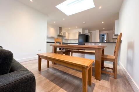 8-bed terraced on Wyeverne Road, Cathays, £4,880/mo