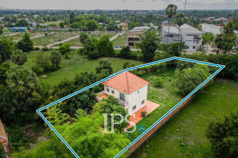 4 Bedroom Villa For Sale - Svay Dangkum, Siem Reap