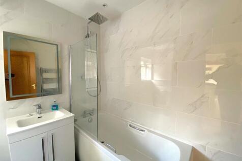 36 Terminus Ave - Bathroom.jpg