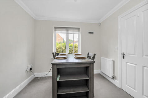 East Close, Bury St Edmunds, Suffolk photo 3