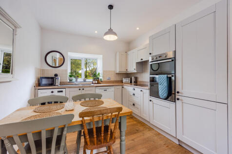 A16 - Bramble Lower Norton Barns East Allington - 