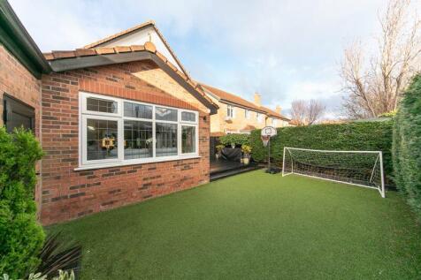 Low maintenance private garden