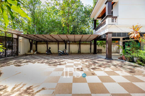5 Bedroom Villa For Sale - Sala Kamreuk, Siem Reap
