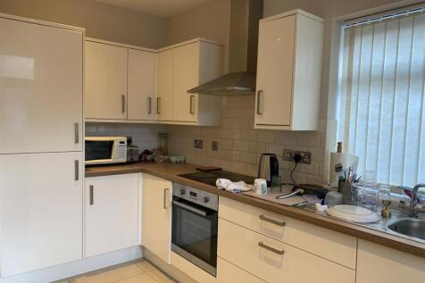 2 Bed Flat, Richmond Road photo 3