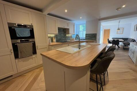 Kitchen (2).JPEG