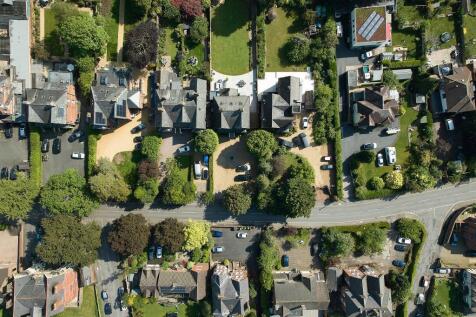 Extensive grounds