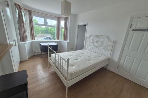 Beautiful Studio Located in N13