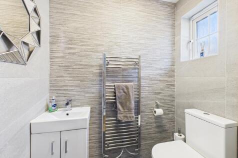 CAM03729G0-PR0041-STILL005