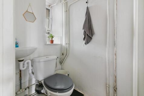 Cloakroom/wc