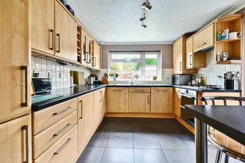 4 Woodville Close...