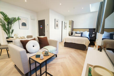 Studio flat on Apt 001, Churchill House Residence #088918, £1,050/mo
