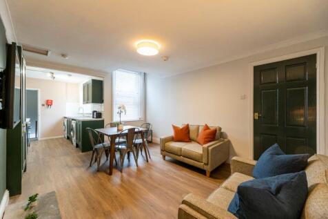 113SR - Living Room