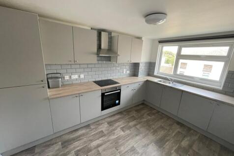 2-bed flat on Pearson Square Doctor's Block, £975/mo