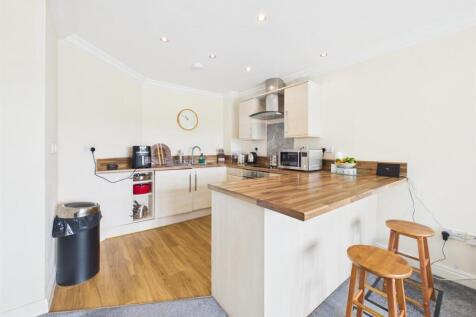 Living/Kitchen Area