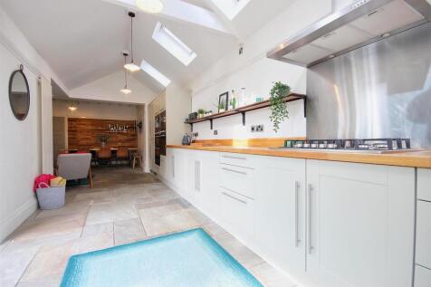 COMBINED DAY ROOM &amp; DINING KITCHEN