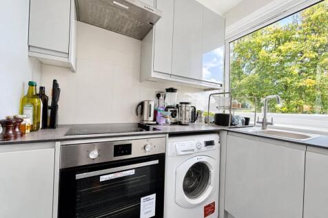 Liskeard Gardens, London, SE3 photo 4