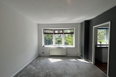 2-bed flat on Belvoir Lodge, Carlton, NG4 1DU, £750/mo