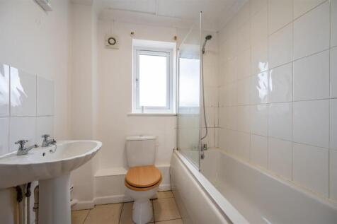 -Flat 2, 27a Creek Road 15.jpg