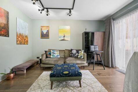3 Linford Court, Appleton Square, Mitcham receptio