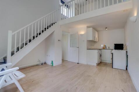 262 BEAUCHAMPS DRIVE-5.jpg