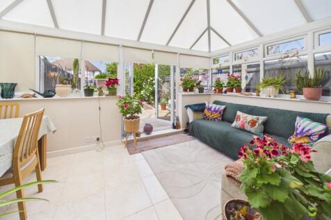 Presented by Clinton at EweMove Bexleyheath and Da