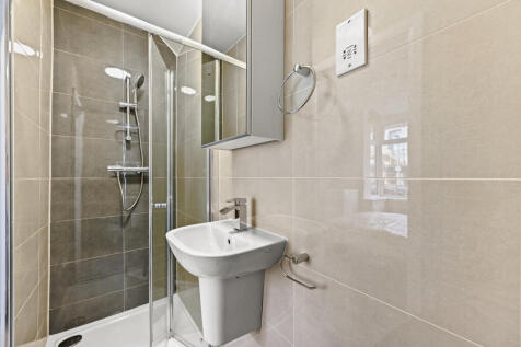 CS - 16 Yarmouth Road - Room 1 Ensuite3 (1)