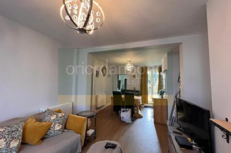 Ewenfield Road, Finedon, Northamptonshire NN9 photo 3