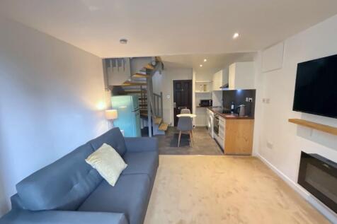 KITCHEN/LIVING ROOM 
