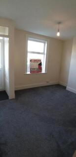 3-bed house on First Avenue, Chatham, £1,300/mo