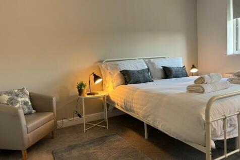 King Size bedroom 