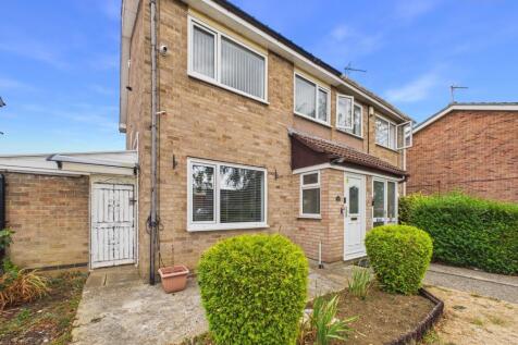 2-bed house on Cosgrove Close, Peterborough, £1,050/mo