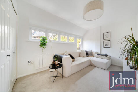 1-bed flat on Bywater Place, London, SE16, £2,500/mo