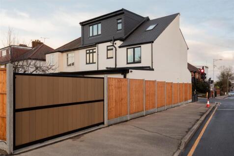 Charteris Road, IG8