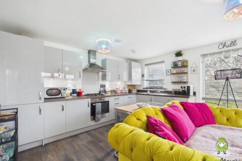 EweMove Estate Agents Basingstoke -Fleetlands Hous