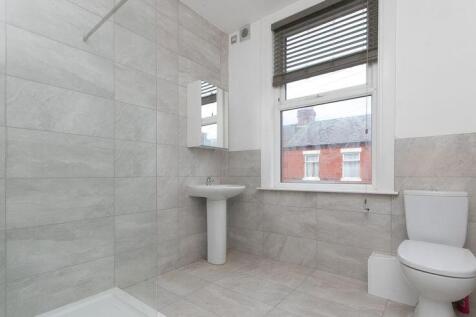 Four bedroom Student House - Lawrence Road, L15 photo 4