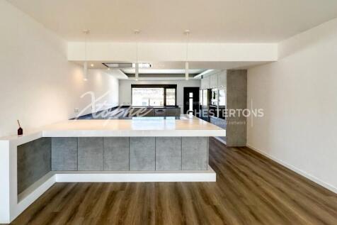 Fully Renovated 6 Bed Villa For Sale (36)