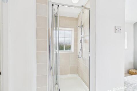 CAM03218G0-PR0565-STILL014