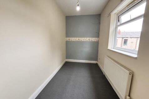 Higher Bents Lane, Bredbury, Stockport,  SK6 photo 4