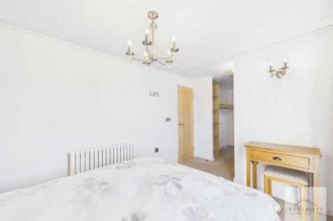 Primary Bedroom &amp; Walk In Wardrobe