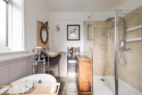 Manor Farm Drive, E4