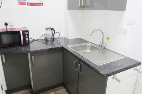 Commercial Property to rent Image 11