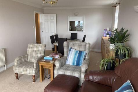 52 Marine Parade West, Lee-On-The-Solent photo 4