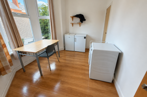 Delph Mount, Woodhouse, Leeds, LS6 2HS photo 4