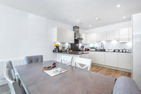 Dyas Road, Sunbury-on-thames, TW16 photo 4