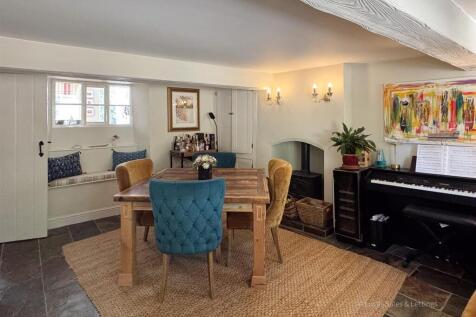 14 Church St Isham-10.jpg